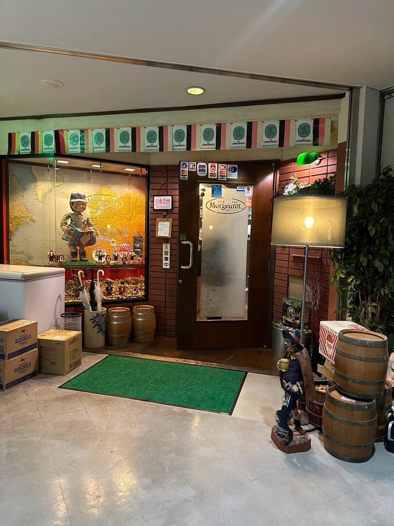 店内の入り口2